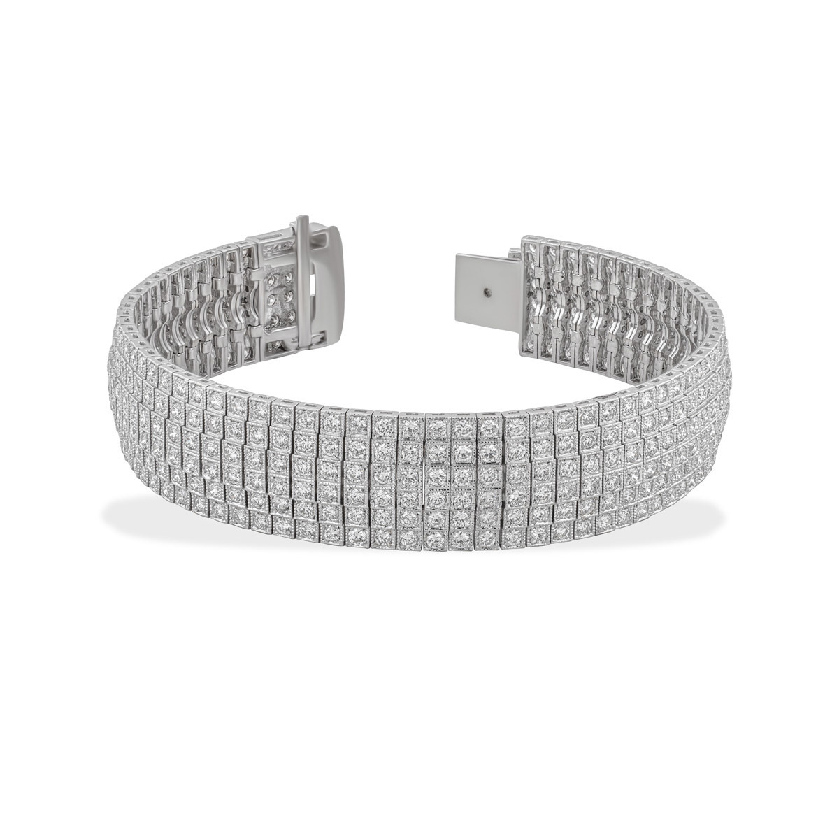 جواهرات حجیم (Chunky Jewelry) ; چرا این ترند جایگزین جواهرات مینیمال شده است ؟